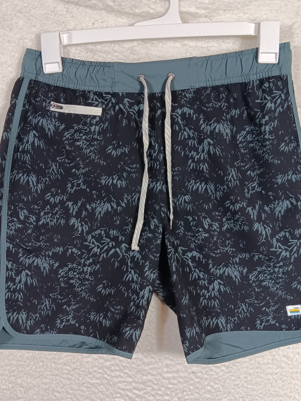 Vuori Banks Shorts Mens Medium Black 7" Inseam Gym Athleisure Running Abstract